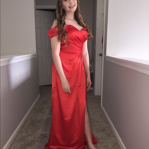 Prom dress - Picture 1 of 2